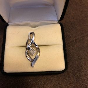 Sterling silver & white sapphire beautiful pendant